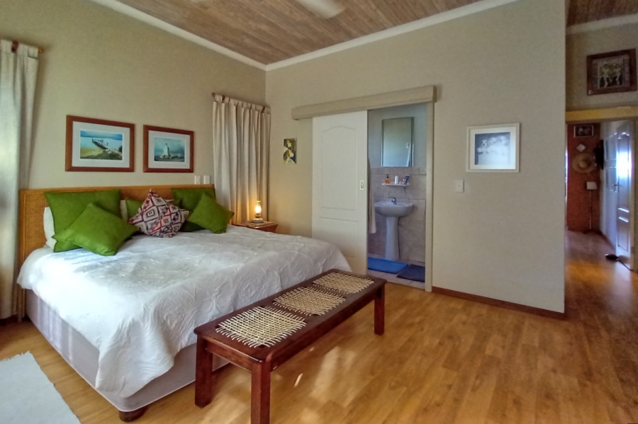 5 Bedroom Property for Sale in Shelley Point Western Cape